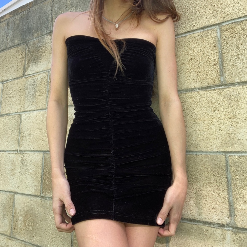 Mini black strapless dress